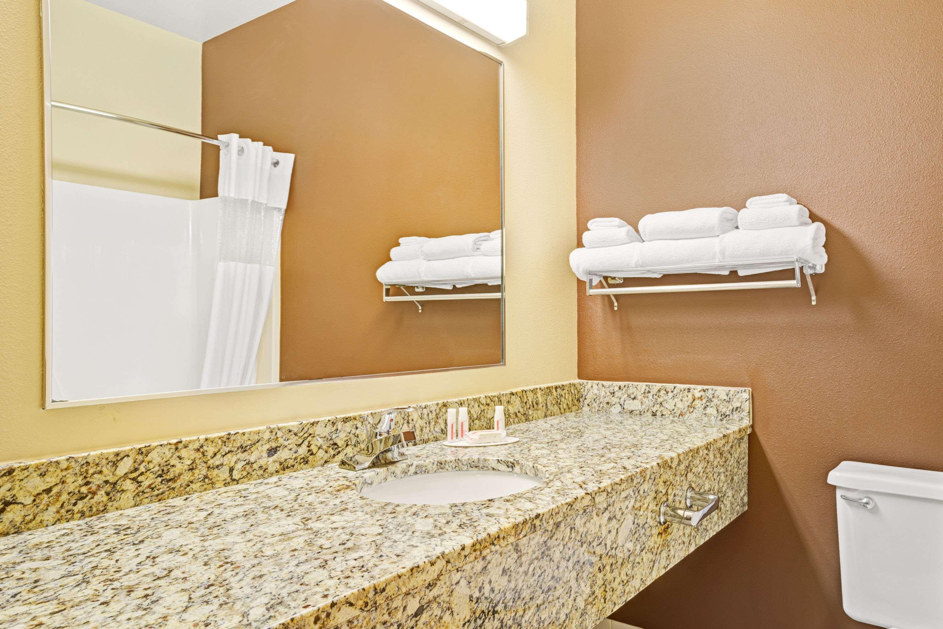 Hotel Baymont By Wyndham Wahpeton Exterior foto