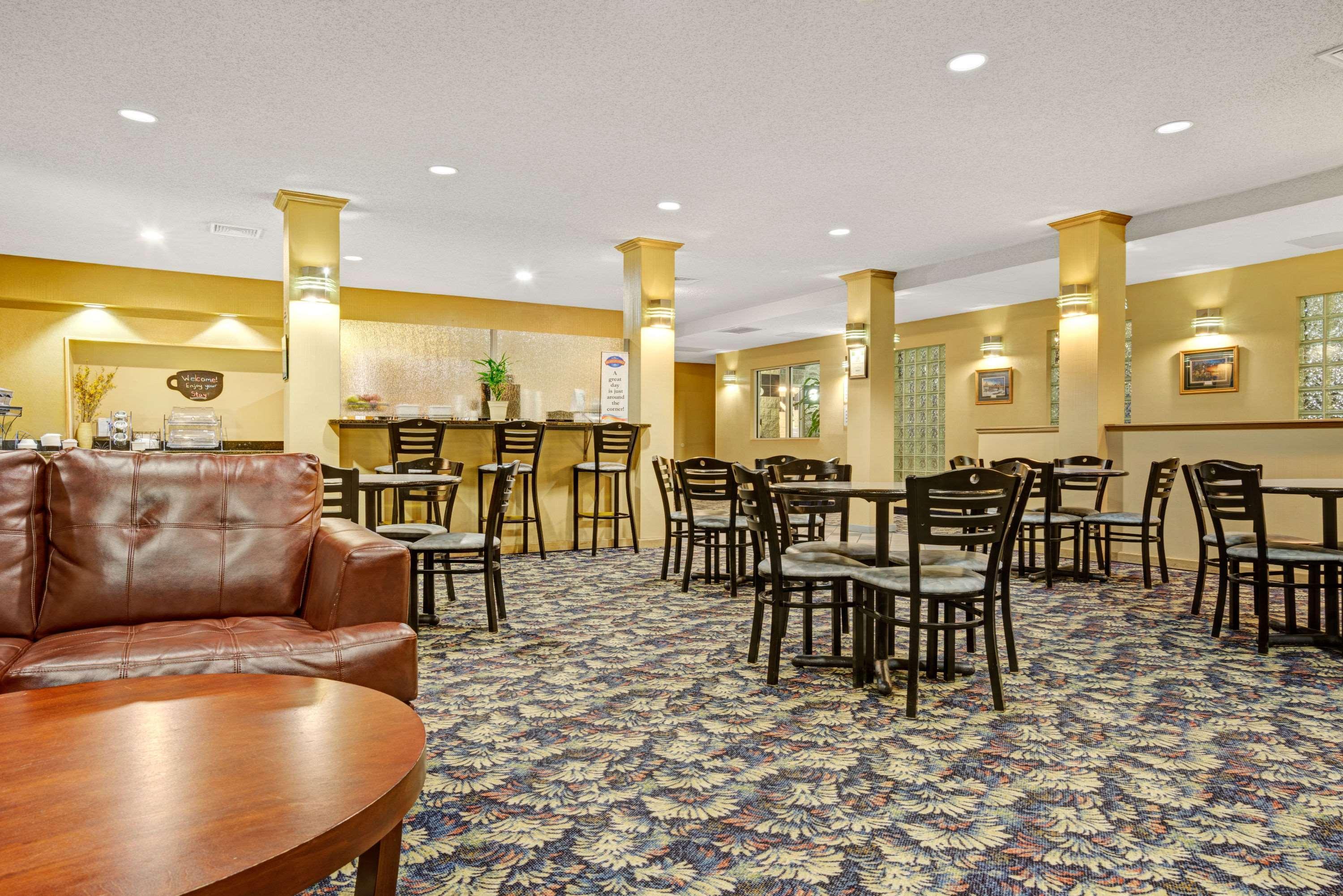 Hotel Baymont By Wyndham Wahpeton Exterior foto