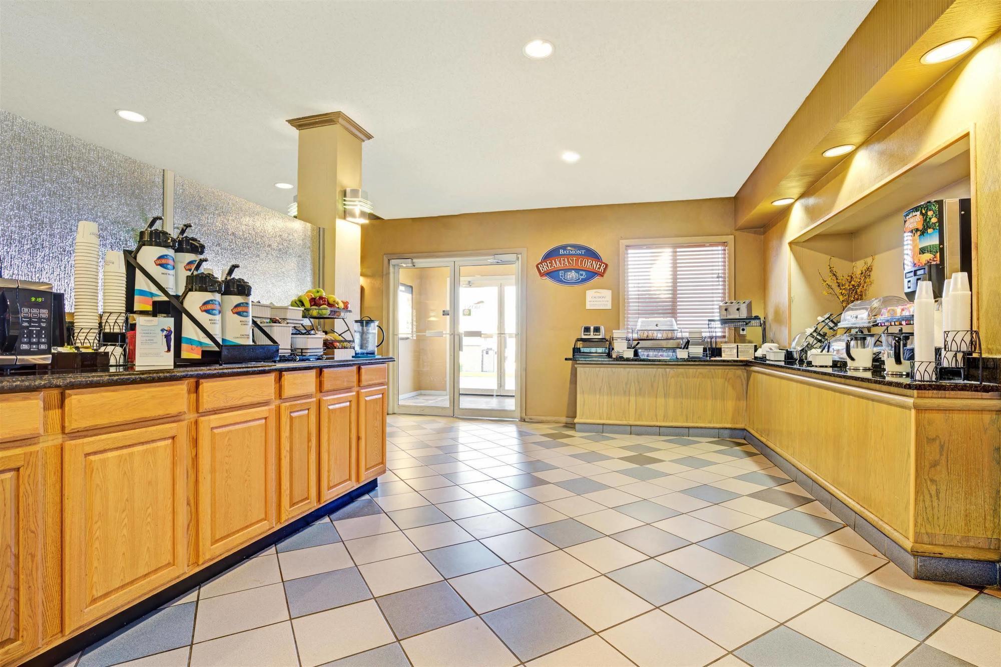 Hotel Baymont By Wyndham Wahpeton Exterior foto